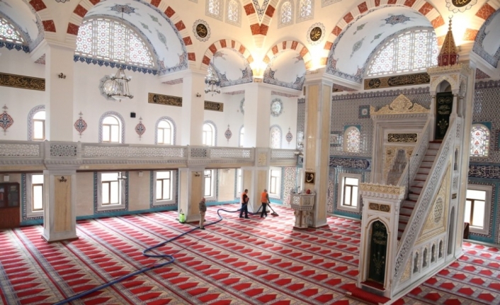  Nilüfer Belediyesi, Bu Yıl Da İlçedeki Bütün Camilerin Temizliğini