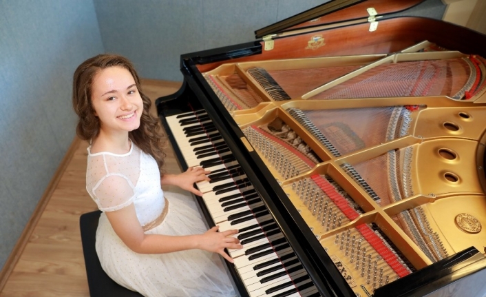  14 Yaşındaki Yaşar Üniversitesi Sürekli Eğitim Merkezi (yüsem) Müzik