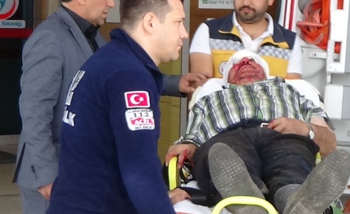 Bursa’nın İnegöl ilçesinde, hızarla odun kesen yaşlı adam, makineden fırlayan