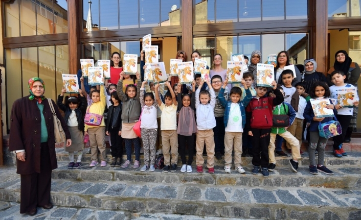  Osmangazi Belediyesi’nin Şehre Kazandırdığı Kedili Tekke Millet Kıraathanesi, Öğrencilerin