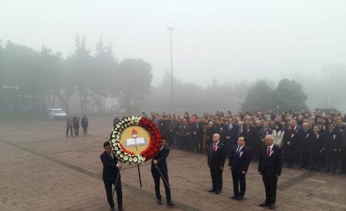  Balıkesir'de 24 Kasım Öğretmenler Günü Düzenlenen Programla Kutlandı.