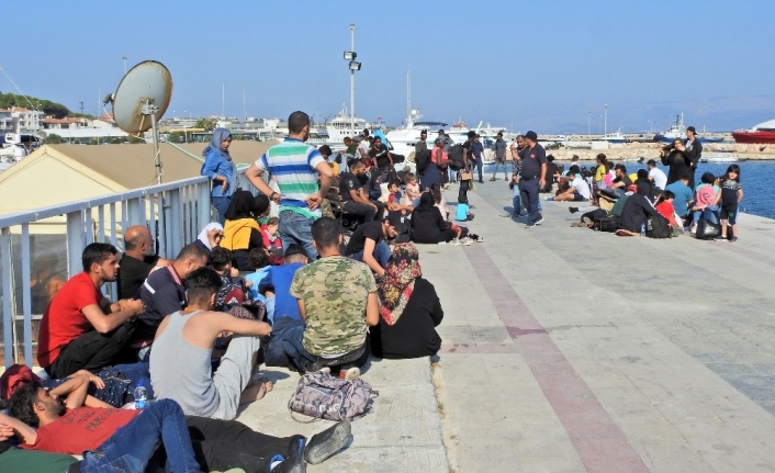  180 Göçmen Çeşme İskelesine Getirildi