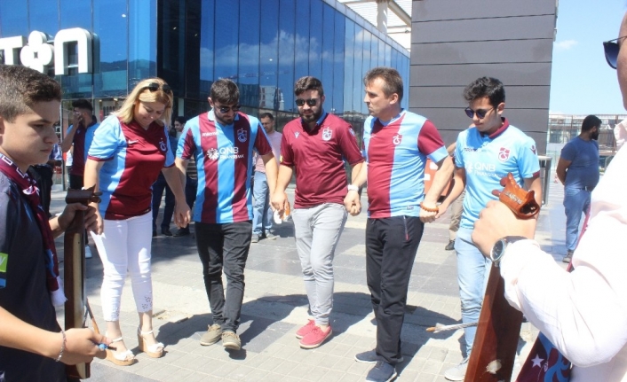  Bursa Trabzonsporlular Derneği Üyeleri, Düzenledikleri Etkinlikte Önce Horon Tepti,