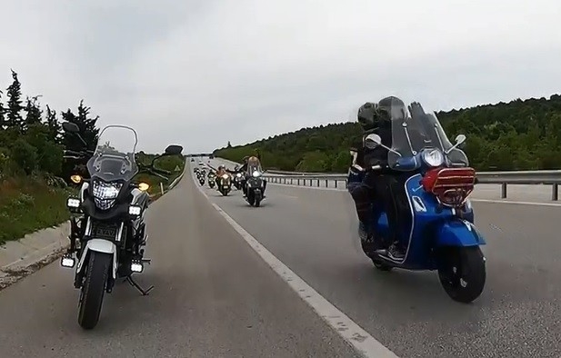 ÇANAKKALE (İHA) – Çanakkale yolları bayram tatilinde onlarca scooter’la renklendi.
İtalya’nın