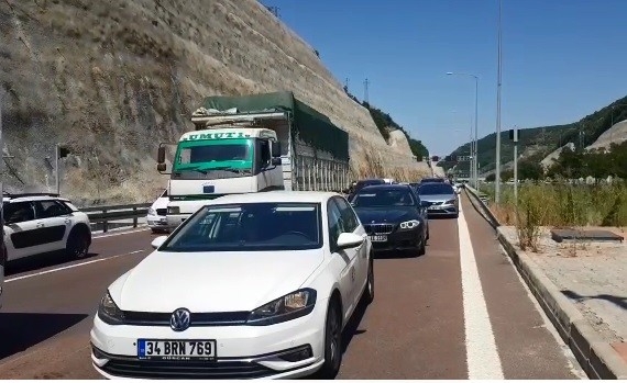  Bursa-izmir-istanbul Otoyolunda Tünel İçerisinde Yaşanan Araç Yangını Trafiğin 1