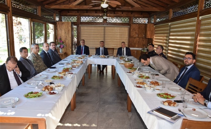 Balıkesir’in Edremit Kaymakamı Ali Sırmalı başkanlığında, ilgili kurum ve kuruluşların