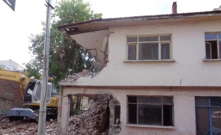  Osmangazi Belediyesi, Tuna Mahallesi'nde Madde Bağımlılarının Mesken Tuttuğu MetrÛk