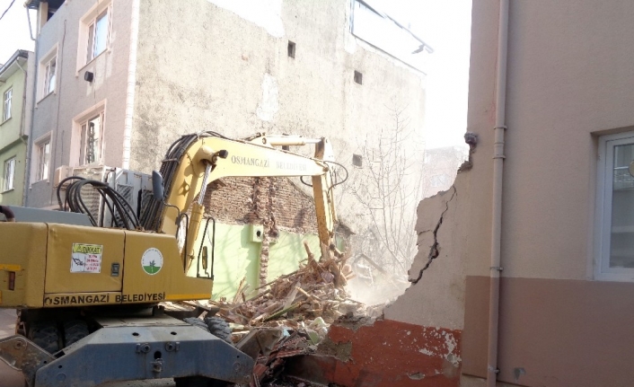 Osmangazi Belediyesi, Çirişhane Mahallesi'nde Madde Bağımlılarının Mesken Tuttuğu Metruk