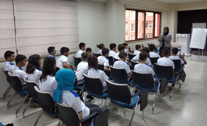Osmangazili judoculara motivasyon eğitimi  Osmangazi Belediyesi’nin Hayata Geçirdiği Bilgi Evleri Bünyesinde Psikolog Ve