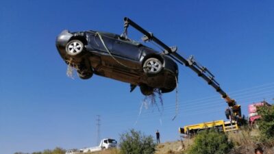  Bursa İnegöl Yenişehir Yolunda Kontrolden Çikan Otomobil Şarampole Uçtu.