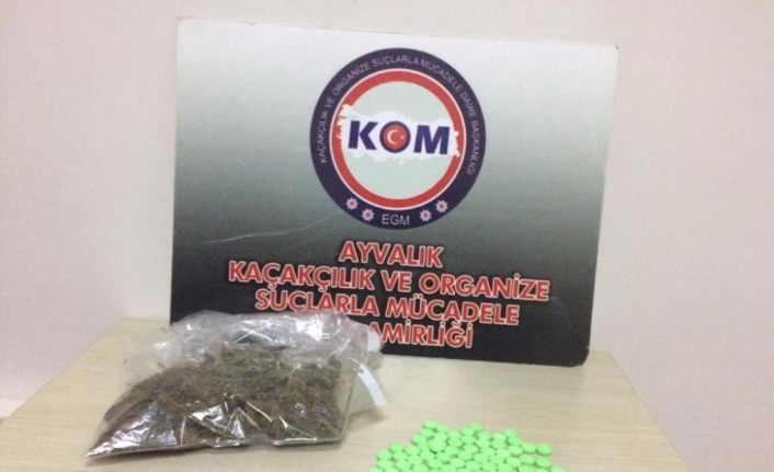 Balıkesir’in Ayvalık ilçesinde, narkotik polisi, İzmir’den Balıkesir’e uyuşturucu getiren şahısları
