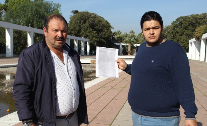  İzmir’in Menderes İlçesinde Yaşayan Tamer Hasanoğulları (solda) Ve Buca