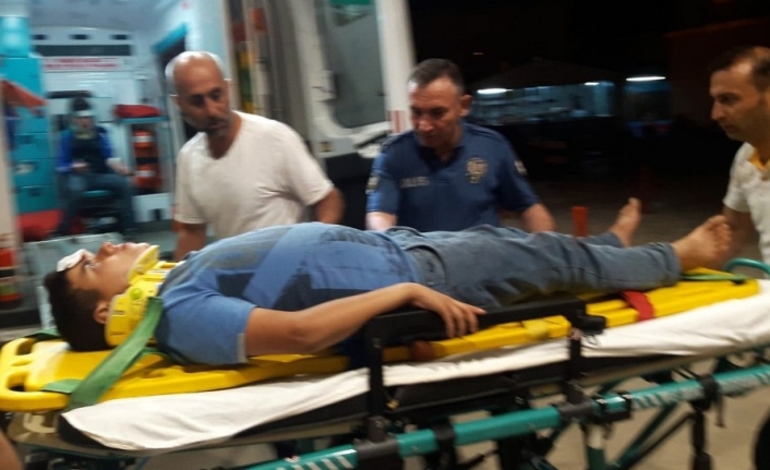 Bursa’nın İnegöl ilçesinde meydana gelen kazada, özel otomobil ile çarpışan