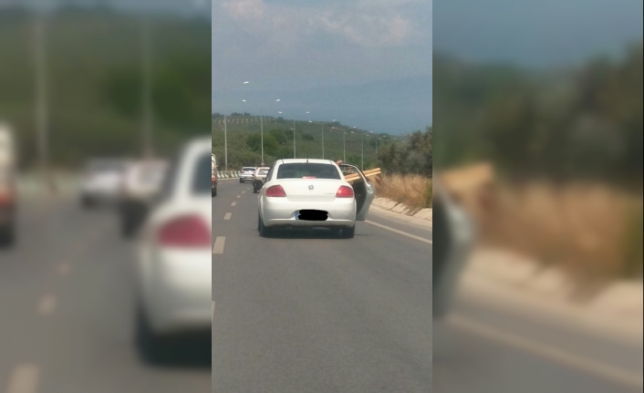  Bursa'da Mudanya Yolu Üzerinde Seyir Halinde Olan Bir Otomobilin