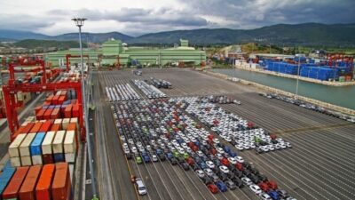 Türkiye ihracatının lideri otomotiv endüstrisi geçen ay performansında düşüş yaşamasına