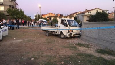  Bursa’nın İnegöl İlçesinde, Bir Sürücü Kamyonetiyle Oyun Oynayan Çocuklarin