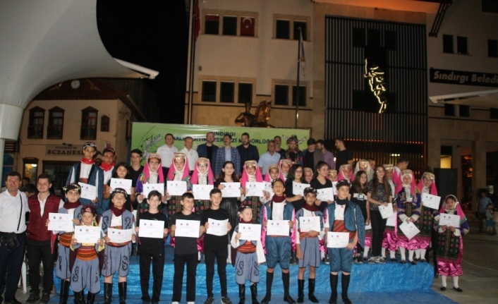  Sındırgı Halk Eğitim Merkezinde Açılan Kurslardan Mezun Olanlara Belgeleri