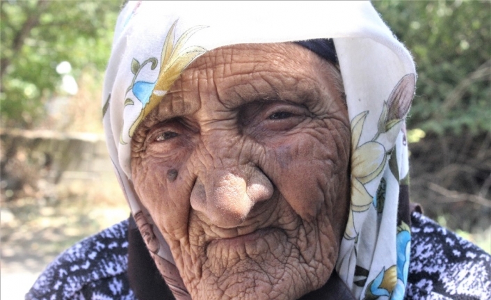 119 Yaşını Sürpriz Doğum Günüyle Kutladı