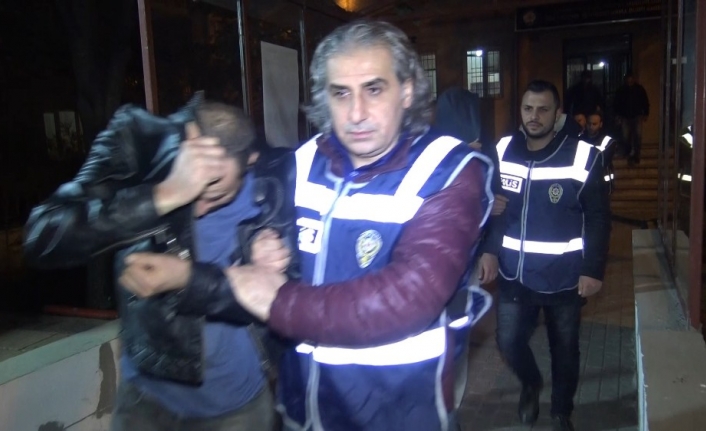 Bursa’da girdikleri villadan 50 bin liralık ziynet eşyası ile ev