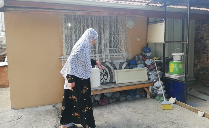  Bursa'nın İnegöl İlçesinde Yaşayan  80 Yaşındaki Adike Çakmak’in