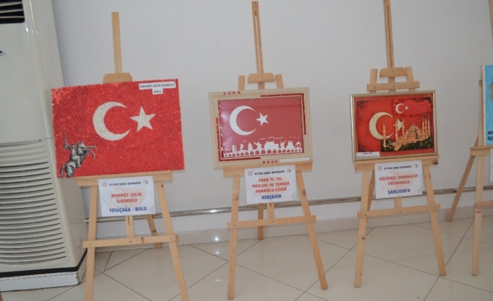 "81 ilde şanlı bayrağımız" projesinin sergisi Bursa’nın İnegöl ilçesinde açıldı.Bir