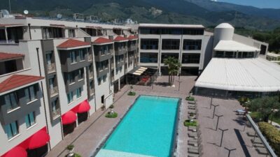 Milli Eğitim Bakanlığı (MEB), tatil takvimini yeniden düzenledi. Buna göre