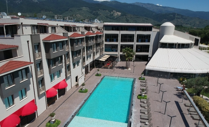 Milli Eğitim Bakanlığı (MEB), tatil takvimini yeniden düzenledi. Buna göre