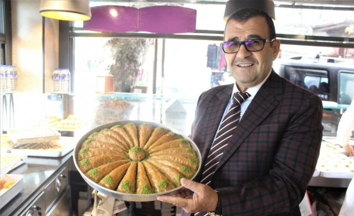 Tatlılar Ramazan sofralarının vazgeçilmezleri arasında yerini aldı. Baklava ise her