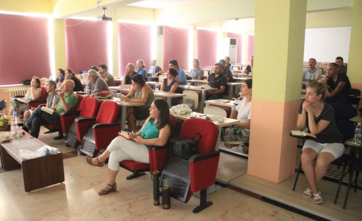  Balıkesir’in Edremit İlçesinde Balıkesir Üniversitesi (baün) Zeytincilere Ve Zeytinciliğe