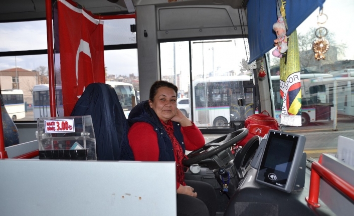 Balıkesir’in Bandırma ilçesinde şehir içi ulaşımı sağlayan otobüslerde çalışan ilk