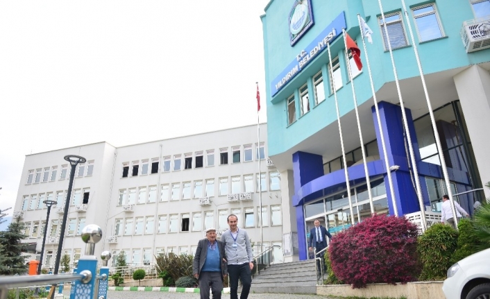 Bursa’nın Yıldırım ilçe Belediyesi’nde birim müdürlerinin hizmetinde bulunan makam araçları,