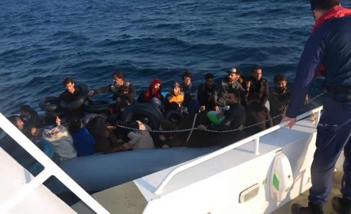  Şişme Botla Açık Denizde Yakalana Düzensiz Göçmenlerin Olası Bir