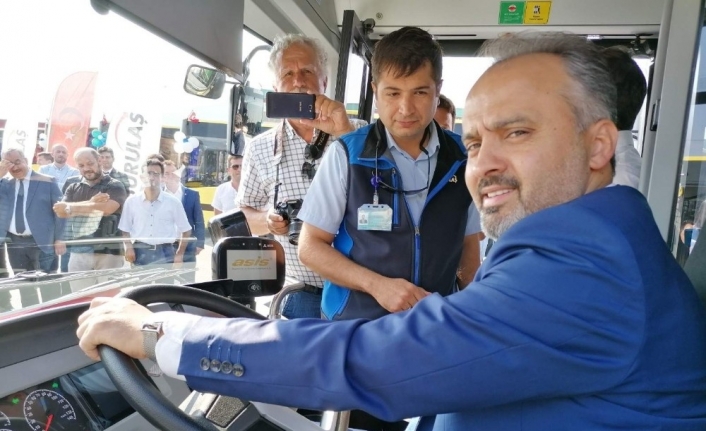  Alinur Aktaş Yeni Otobüsleri Hizmete Aldı, Direksiyona Kendisi Geçti