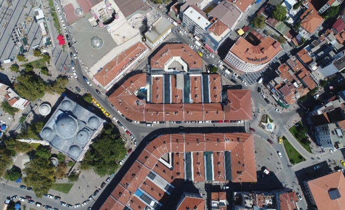 Balıkesir’de mimarisinde Arapça Allah yazdığı iddia edilen binayı inceleyen İl