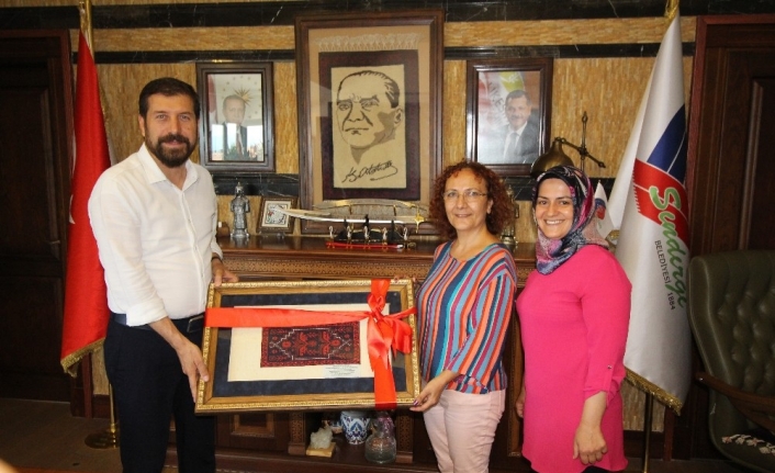  Dünya’nın İlk Boncuk Yağcıbedir Halısı Dokundu