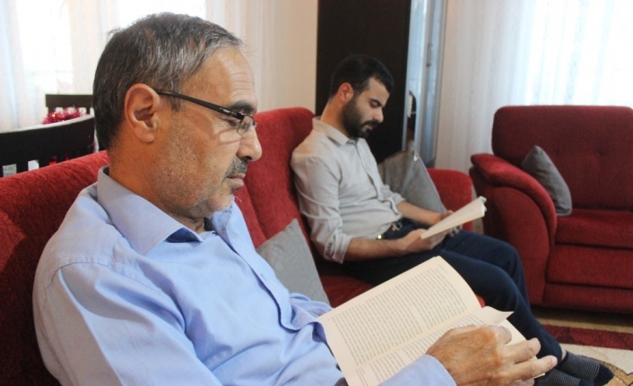 Bursa'da Yaşayan Emekli İmam, Okuma Aşkıyla 3 Üniversite Bitirdi, Ailesinden
