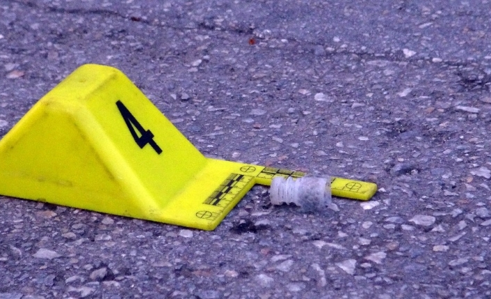 Alkol aldıkları mekanda çalışanlarla kavga ettikten sonra mekandan ayrılarak trafik