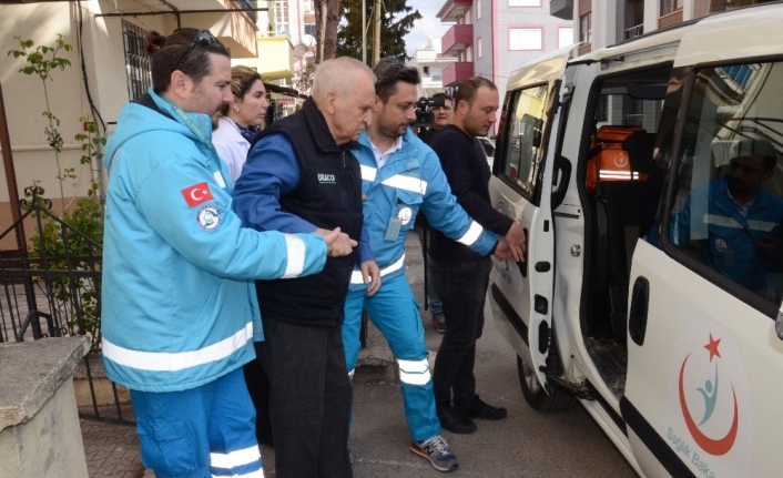 Balıkesir’de yaşlı ve hasta olan çifti İl Sağlık Müdürlüğüne bağlı
