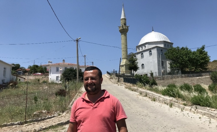  Köyün Tarihçesinden Bahseden Gökçeada Eşelek Köyü Muhtarı Erol Dönmez,