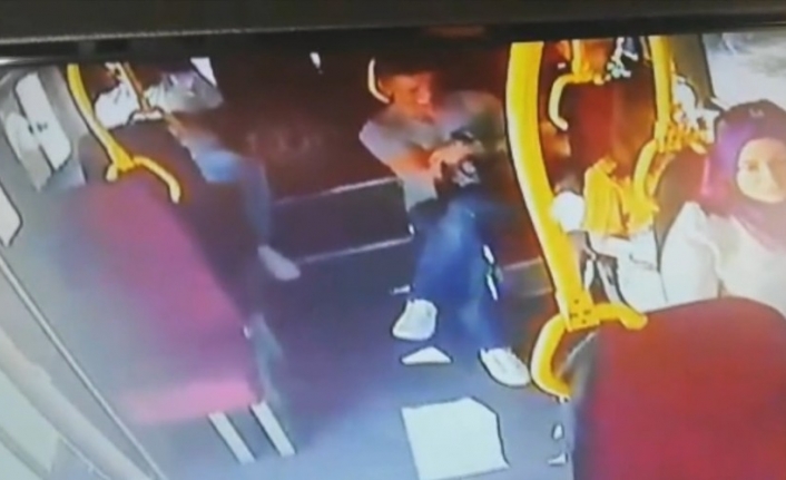 Bursa’da Minibüste Yolculuk Yapan Pişkin Hırsız Yanındaki Yolcunun 2 Bin