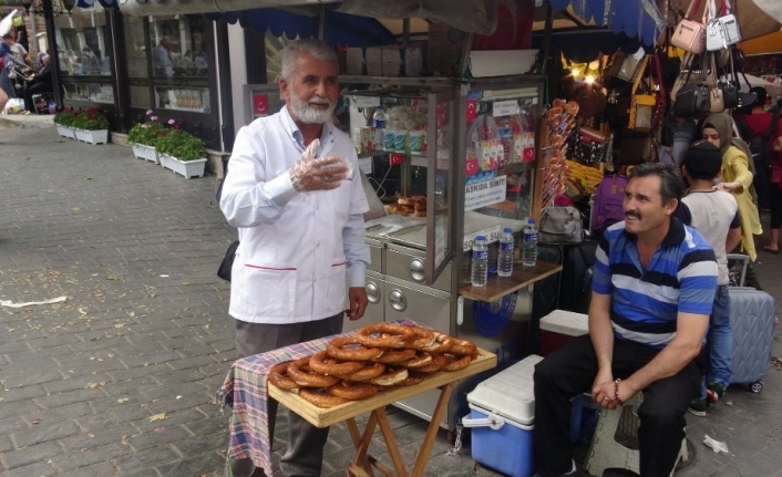 Bursa’da Bir Simitçi Başlattığı Uygulamayla İhtiyaç Sahiplerine Ve Şehit