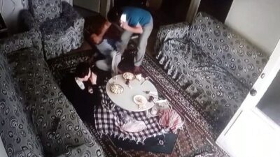  İzmir’de Çetin B.’nin Sağlık Problemleri Olan Üç Çocuğuna Bakması