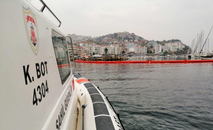 Bursa'nın Mudanya İlçesinde Denize Yabancı Madde Bıraktığı Belirlenen Lüks Yata