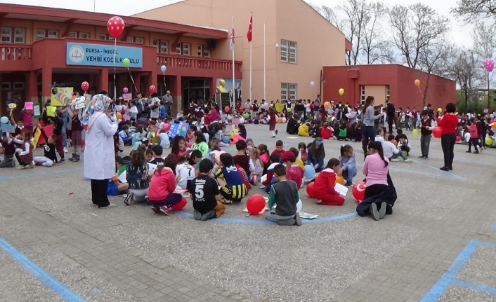 Bursa’nın İnegöl İlçesi’nde 900 ilkokul öğrencisi ve 24 öğretmen aynı