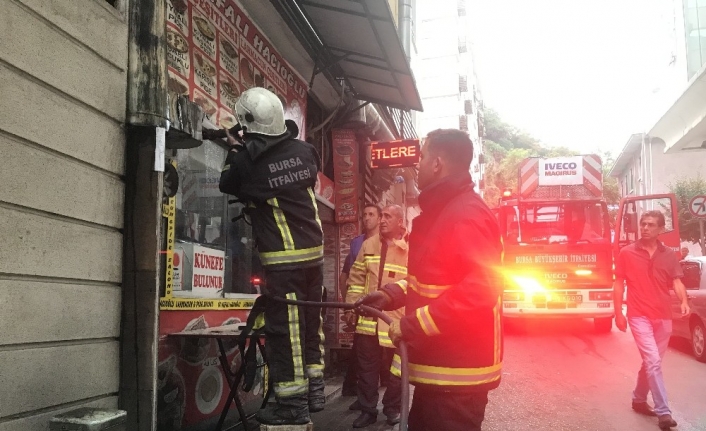  Bursa’da Bacası Temizlenmeyen Pidecide Çikan Yangın Mahallelinin Yüreğini Ağzına