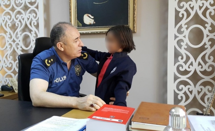 Bursa’nın Yıldırım İlçesinde Lambalarda Üzerinde İlçe Emniyet Müdürlüğü Tarafından Bastırılan