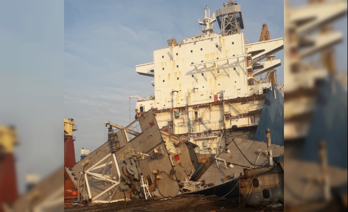 İzmir'in Aliağa İlçesinde, Durdurulan Bir Damperli Kamyonun Kasasındaki Seyyar Tanktan
