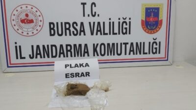  Parkta Arama Yapılan Şahsin Üzerinden 400 Gram Uyuşturucu Çikti