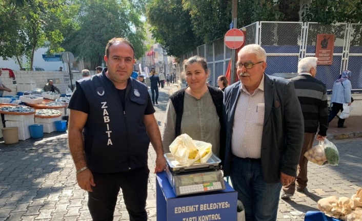 Balıkesir’in Edremit İlçesinde Vatandaşların Pazardan Aldığı Ürünlerin Gramajını Kontrol Edebilecekleri