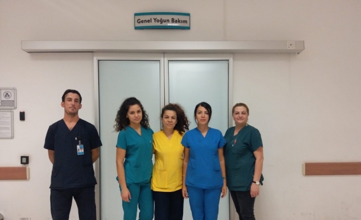  Organ Bağış Koordinatörü Uz. Dr. Azem Ülkü Ve Hemşireler